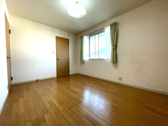 長与町吉無田郷中古戸建☆積水ハウス施工の部屋数が多く、収納が充実している５ＬＤＫのオール電化戸建です！スーパー、公園も近く生活便利地です☆