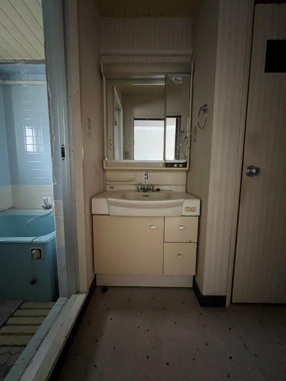 長崎市西山1丁目☆中古マンション☆3階角部屋の4DK！駐車場1台・専用倉庫が無料♪近くに立山公園があります♪