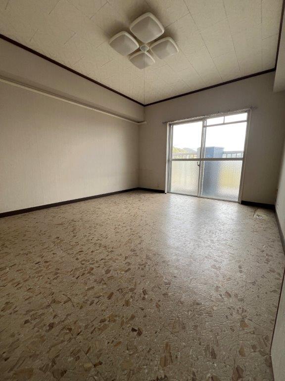 長崎市西山1丁目☆中古マンション☆3階角部屋の4DK！駐車場1台・専用倉庫が無料♪近くに立山公園があります♪