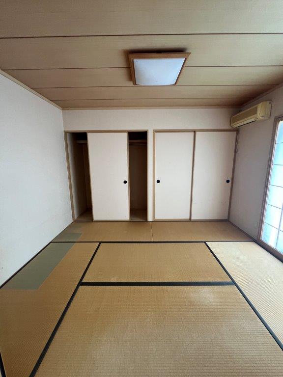 高城台一丁目の落ち着いた住環境。敷地２１１．４９㎡のゆとりある４ＬＤＫ、ＬＤＫ約２０帖。室内はリフォームで理想の住まいに。橘湾を望む眺望も魅力。高城台小徒歩５分。空家につき内覧可（要予約）。