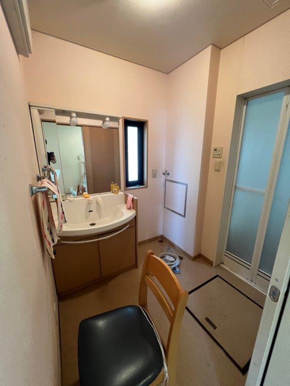 高城台一丁目の落ち着いた住環境。敷地２１１．４９㎡のゆとりある４ＬＤＫ、ＬＤＫ約２０帖。室内はリフォームで理想の住まいに。橘湾を望む眺望も魅力。高城台小徒歩５分。空家につき内覧可（要予約）。