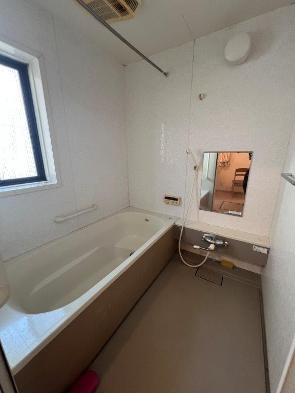 高城台一丁目の落ち着いた住環境。敷地２１１．４９㎡のゆとりある４ＬＤＫ、ＬＤＫ約２０帖。室内はリフォームで理想の住まいに。橘湾を望む眺望も魅力。高城台小徒歩５分。空家につき内覧可（要予約）。
