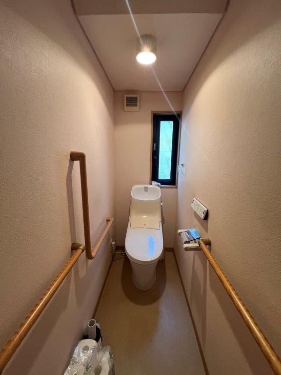 高城台一丁目の落ち着いた住環境。敷地２１１．４９㎡のゆとりある４ＬＤＫ、ＬＤＫ約２０帖。室内はリフォームで理想の住まいに。橘湾を望む眺望も魅力。高城台小徒歩５分。空家につき内覧可（要予約）。