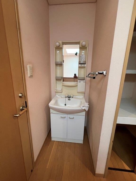 高城台一丁目の落ち着いた住環境。敷地２１１．４９㎡のゆとりある４ＬＤＫ、ＬＤＫ約２０帖。室内はリフォームで理想の住まいに。橘湾を望む眺望も魅力。高城台小徒歩５分。空家につき内覧可（要予約）。