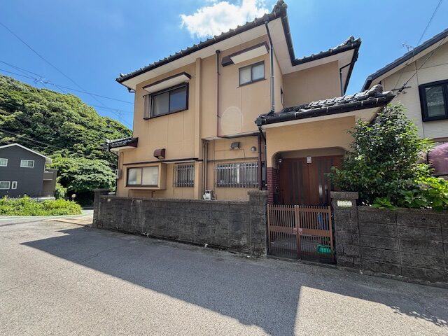 長崎市白木町戸建住宅☆愛宕小学校区・小学校まで徒歩7分！2016年に室内フルリフォームしている物件です♪バス停まで徒歩1分なので通勤通学の際バスをりようしやすいです♪