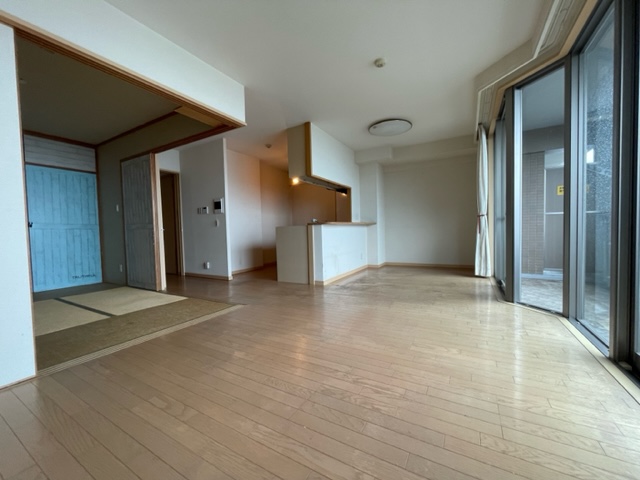 長崎市田中町売マンション♪14階の南東向きのお部屋のため、眺望・陽当たり良好です！駐車場も近隣2台目確保済♪（軽自動車月/5,000円）空き家となっておりますので内覧可能です！お気軽にお問い合わせください。