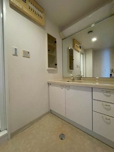 長崎市田中町売マンション♪14階の南東向きのお部屋のため、眺望・陽当たり良好です！駐車場も近隣2台目確保済♪（軽自動車月/5,000円）空き家となっておりますので内覧可能です！お気軽にお問い合わせください。