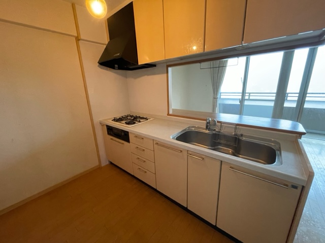長崎市田中町売マンション♪14階の南東向きのお部屋のため、眺望・陽当たり良好です！駐車場も近隣2台目確保済♪（軽自動車月/5,000円）空き家となっておりますので内覧可能です！お気軽にお問い合わせください。